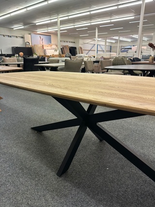 Eetkamertafel Tim 240cm, Hjort Knudsen, naturel gelakt